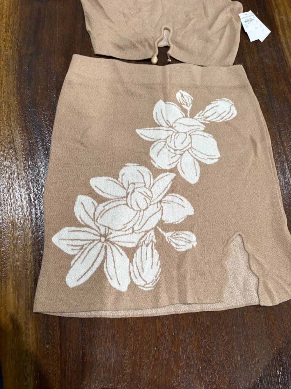 J Luxe Label Nordstrom sz L Super Soft Sweater Skirt Tank Set Beige Flower NWT - Picture 2 of 4